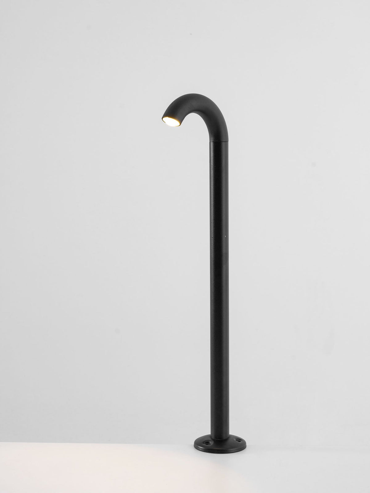 Modern Black Arched Path Light – Walkway Light for Garden