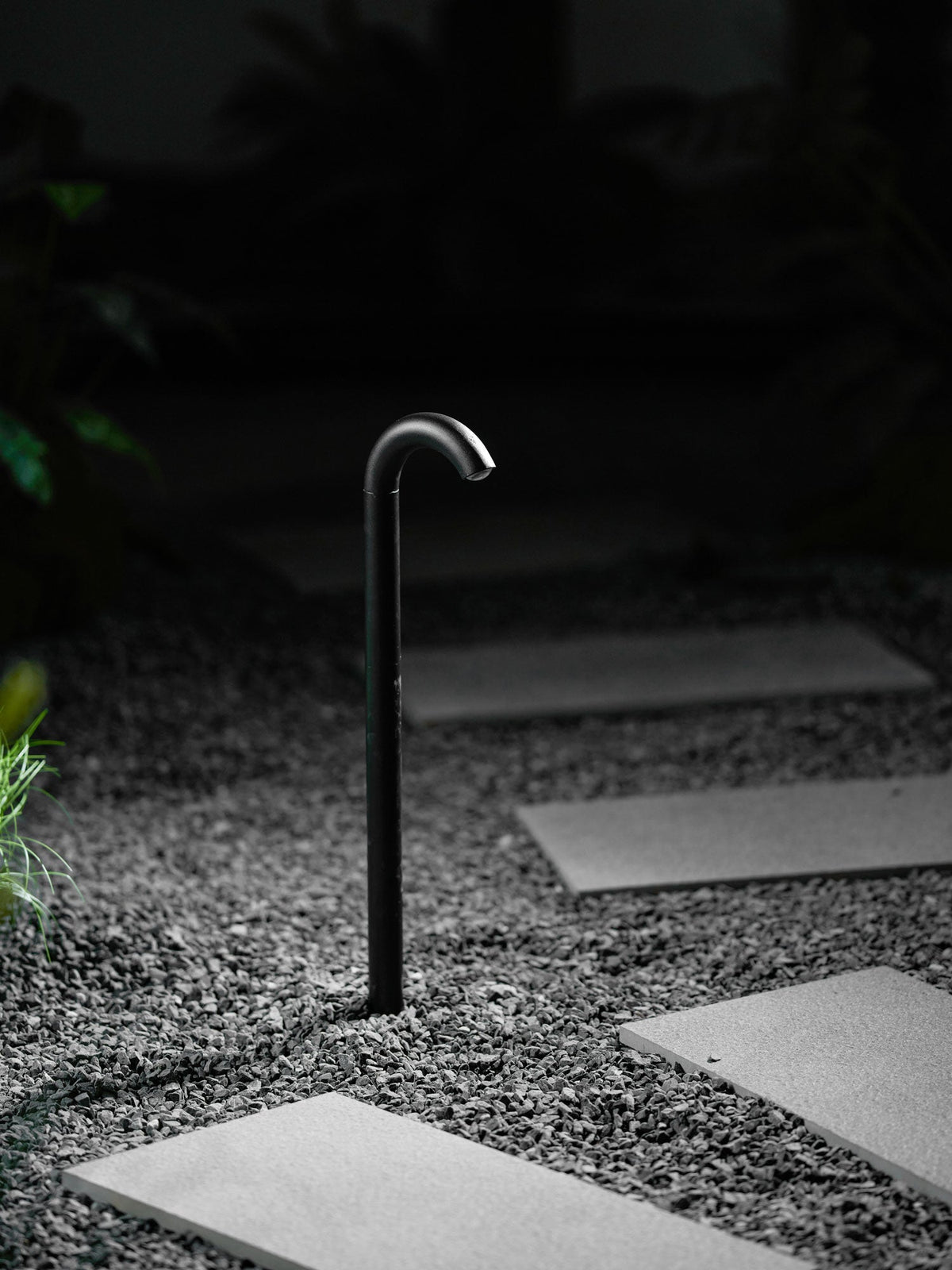 Modern Black Arched Path Light – Walkway Light for Garden