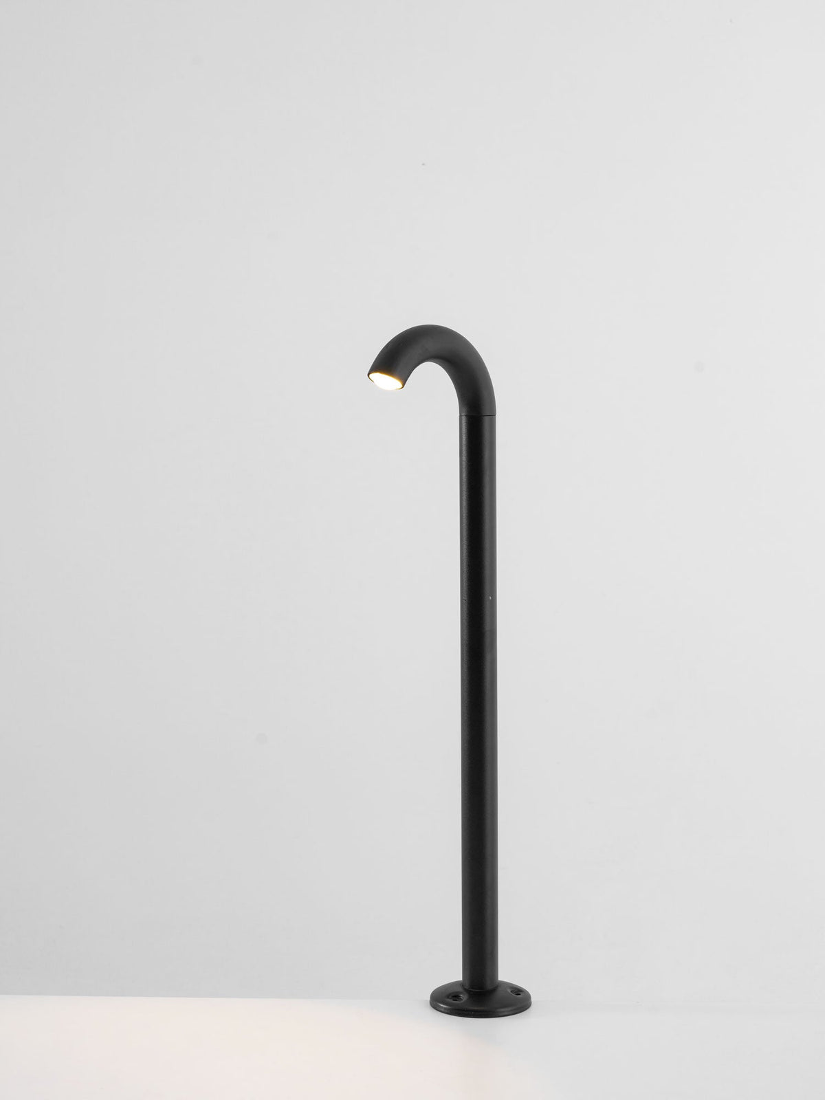 Modern Black Arched Path Light – Walkway Light for Garden