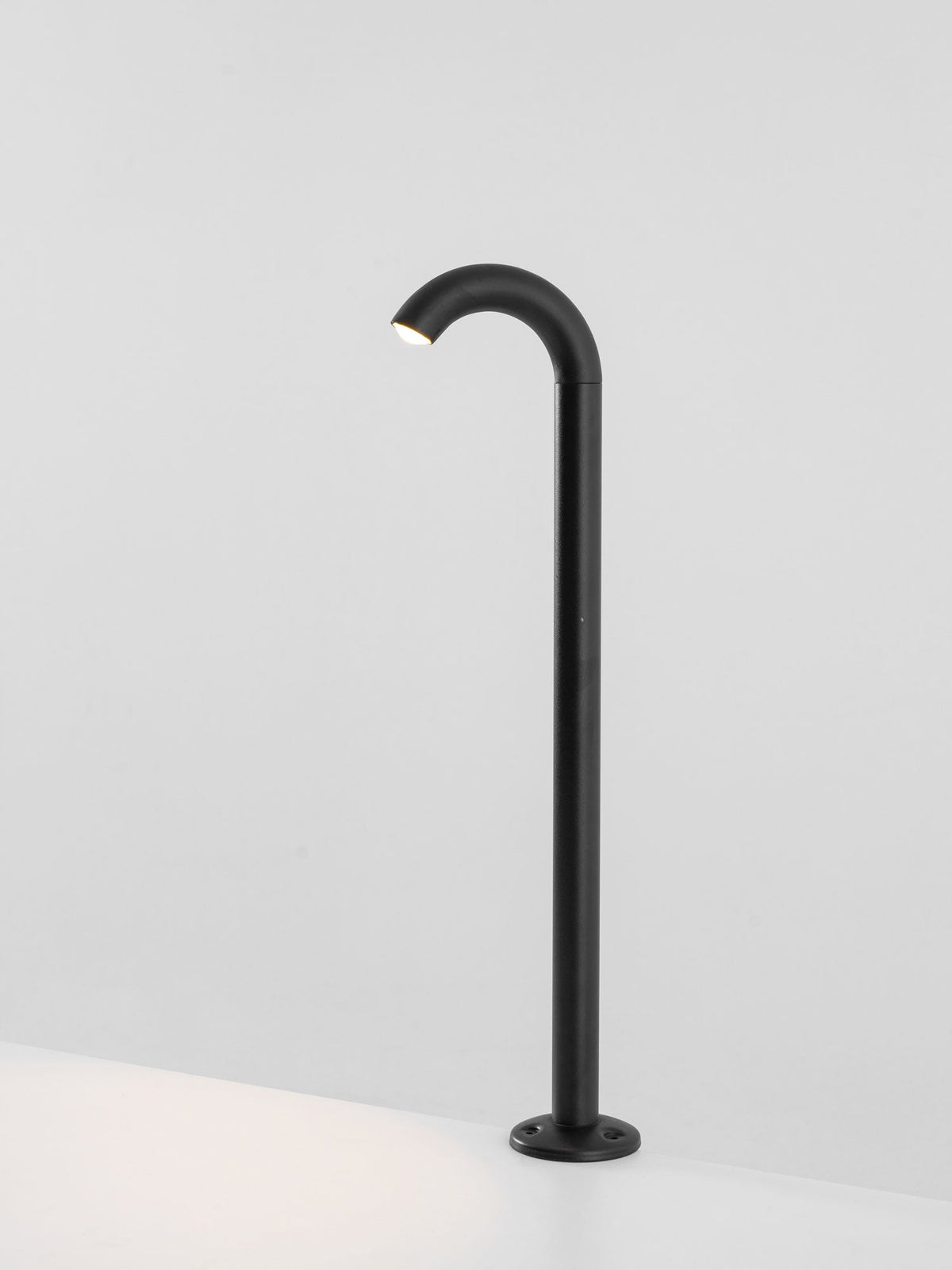 Modern Black Arched Path Light – Walkway Light for Garden