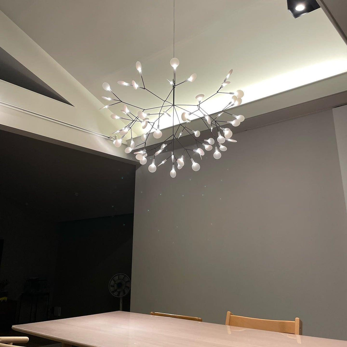 Modern Black Metal Branch Chandelier – Firefly LED