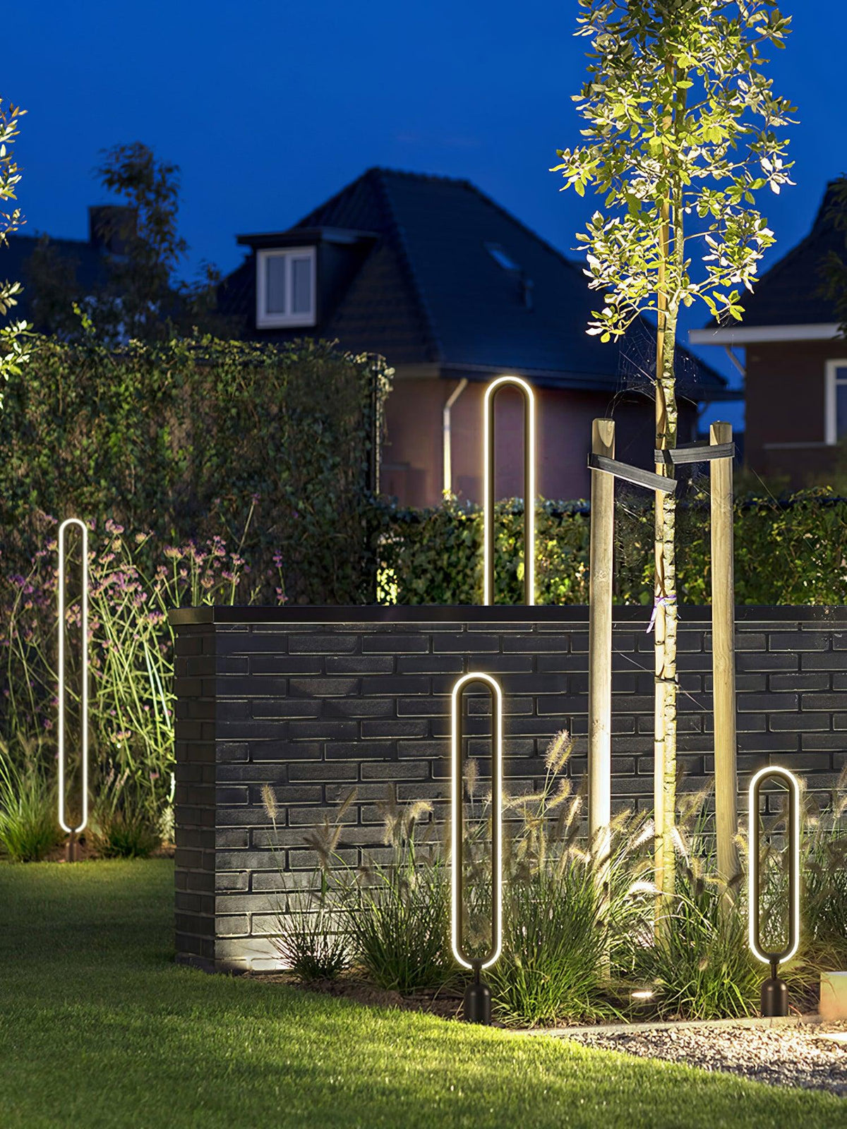 Modern Black Garden Light – Slim Bollard Light for Pathway