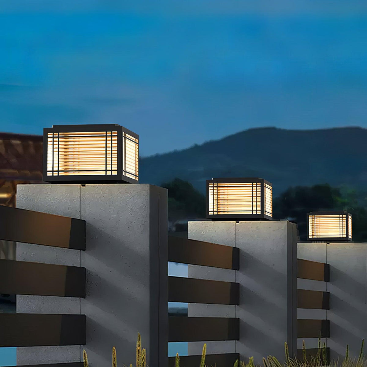 Classic Black Post Light – Solar Deck Light for Yard
