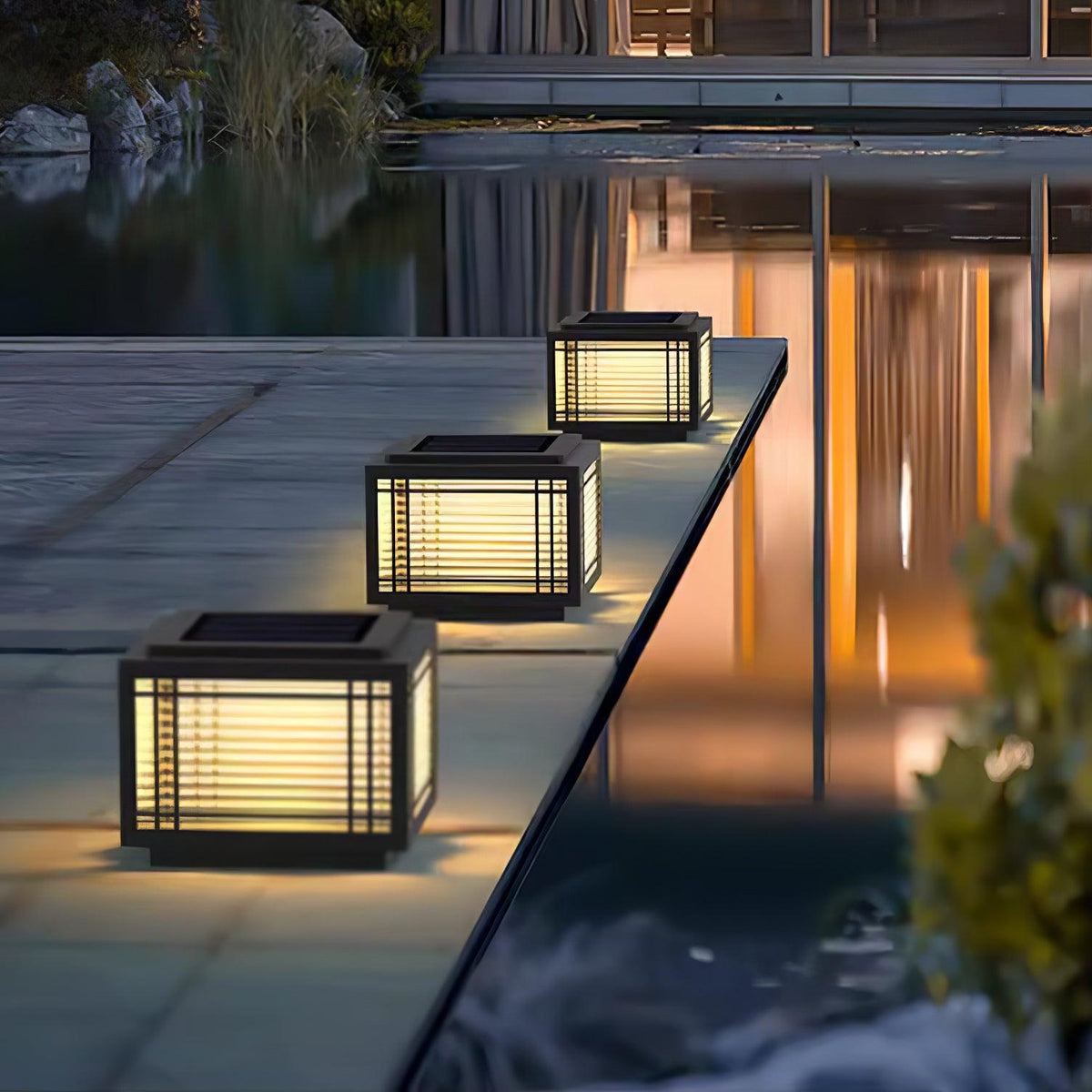 Classic Black Post Light – Solar Deck Light for Yard