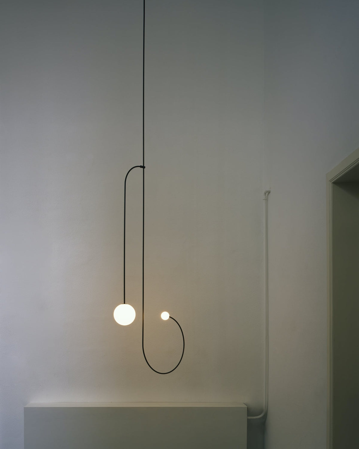 Modern Gold Metal Arc Chandelier – Globe Pendants