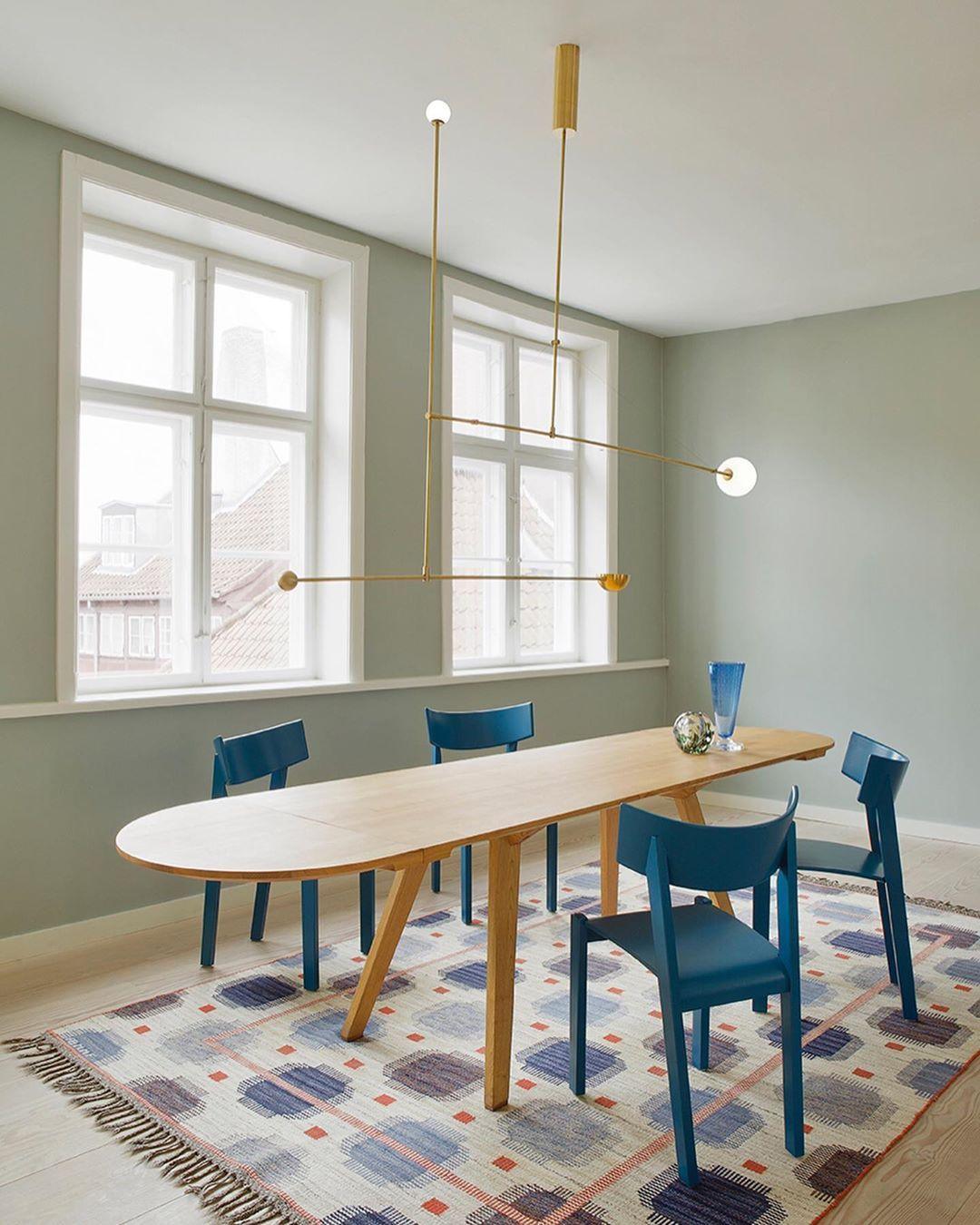 Modern Gold Metal Arc Chandelier – Globe Pendants