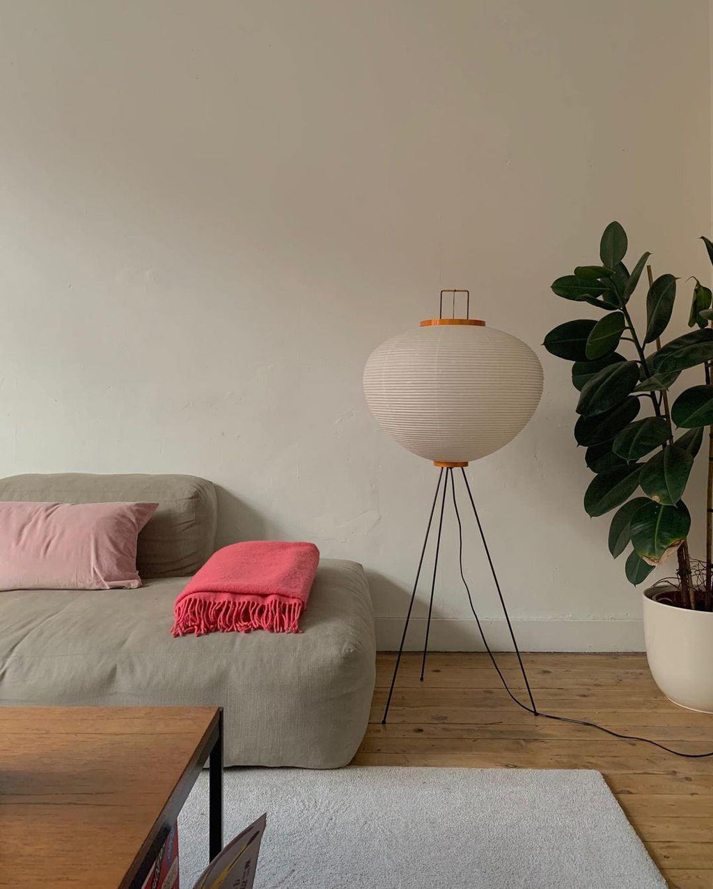 Japandi White Rice Paper Floor Lamp – Bamboo Rib