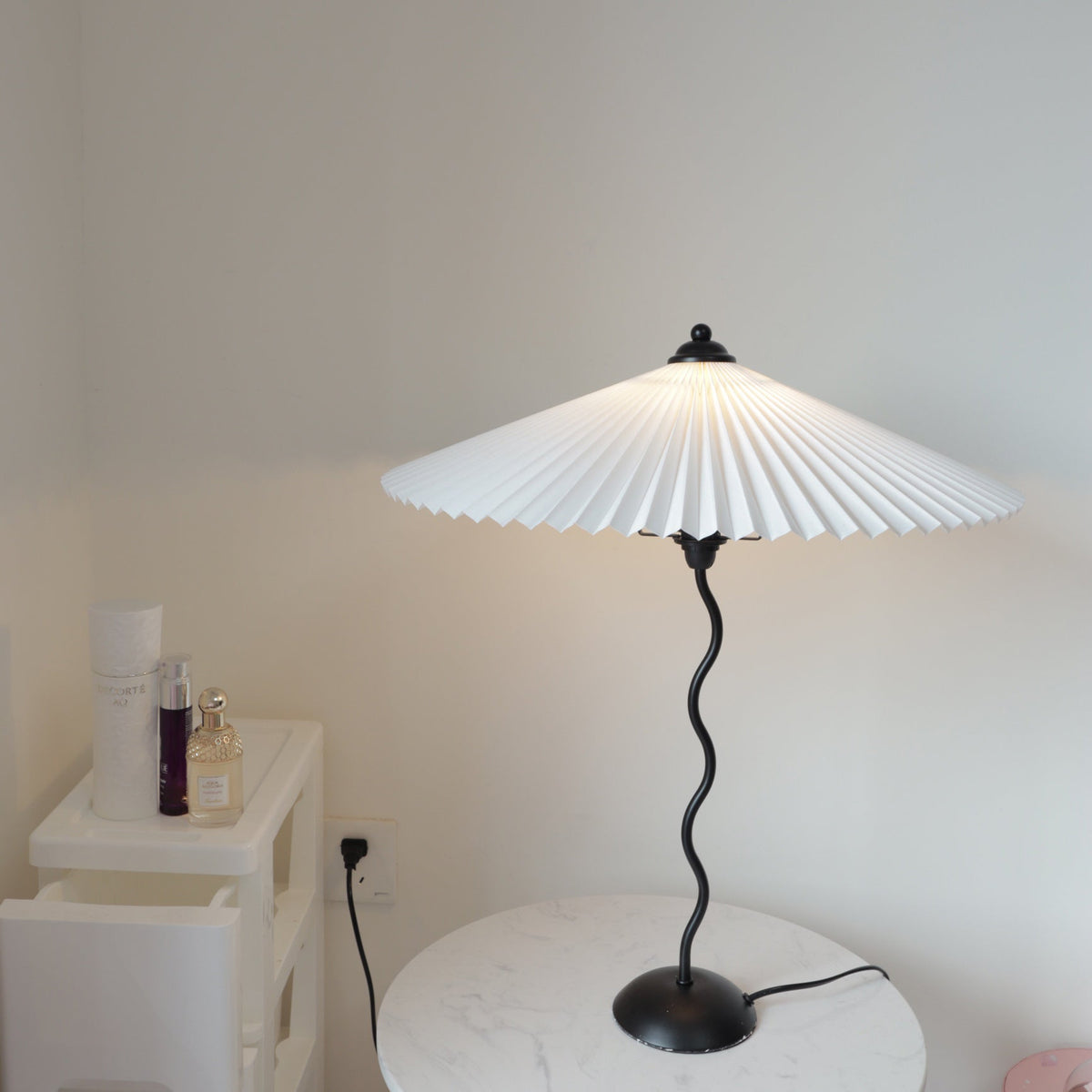 Modern Black Metal Table Lamp – Wavy Pleated Shade