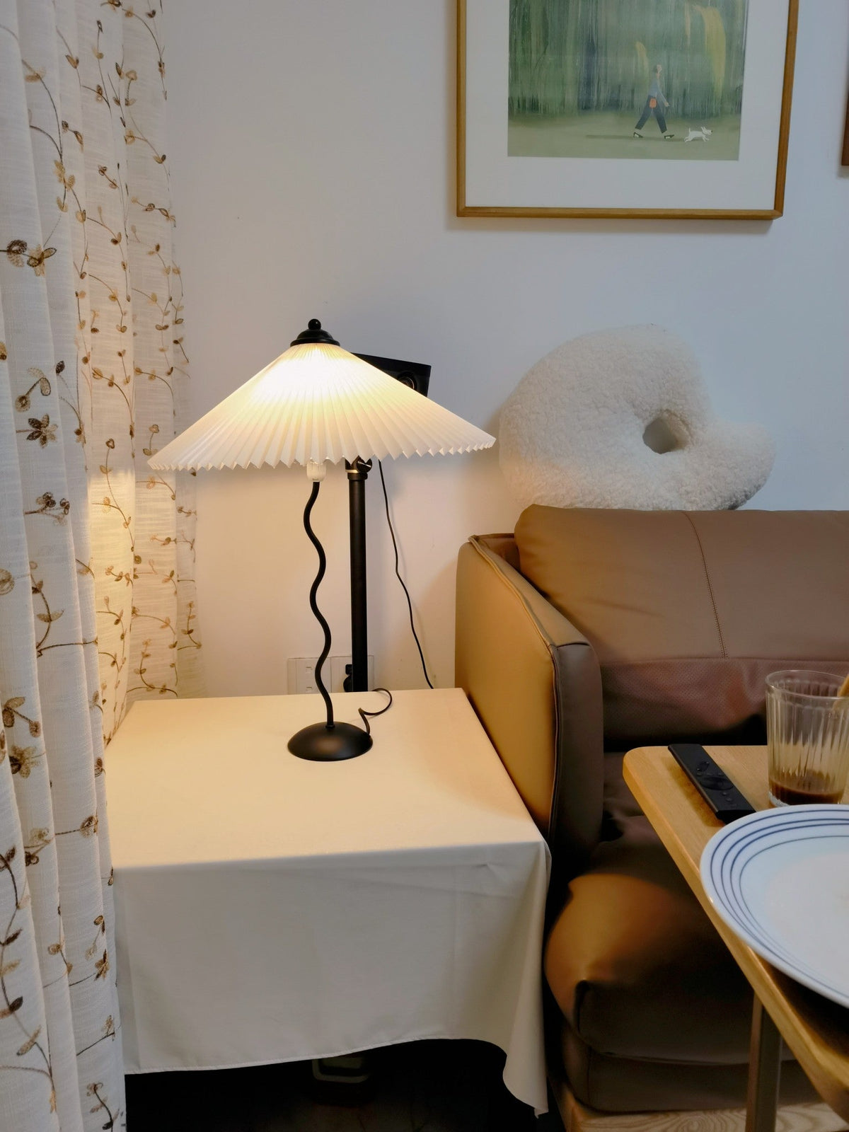 Modern Black Metal Table Lamp – Wavy Pleated Shade
