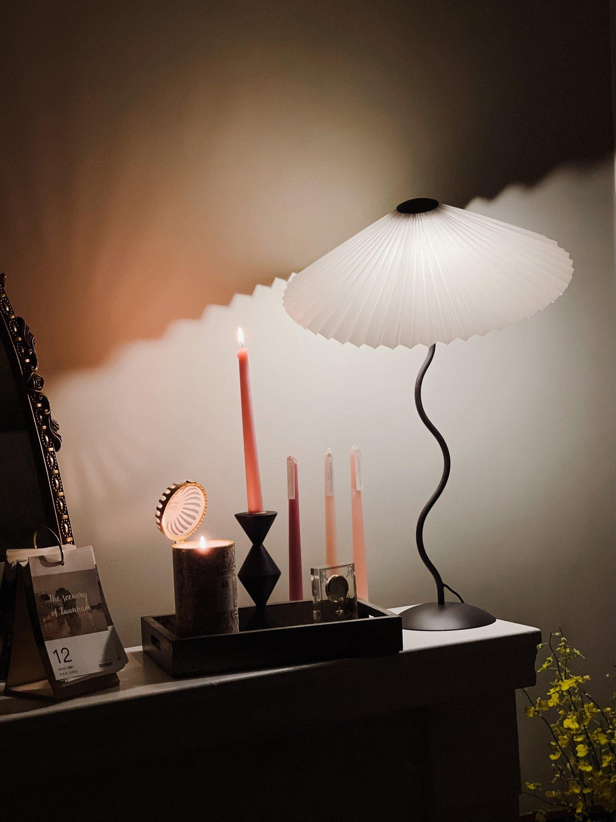 Modern Black Metal Table Lamp – Wavy Pleated Shade