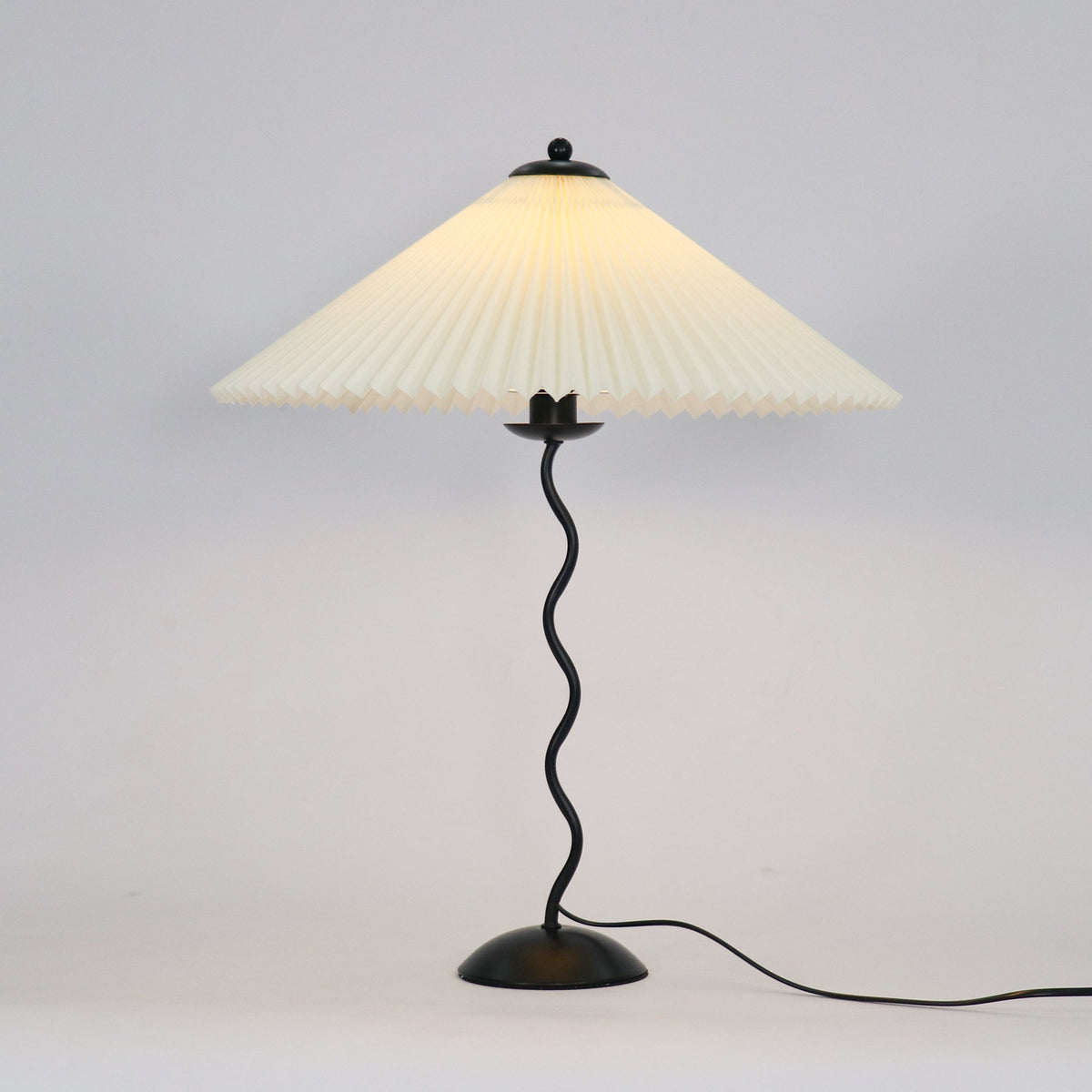 Modern Black Metal Table Lamp – Wavy Pleated Shade