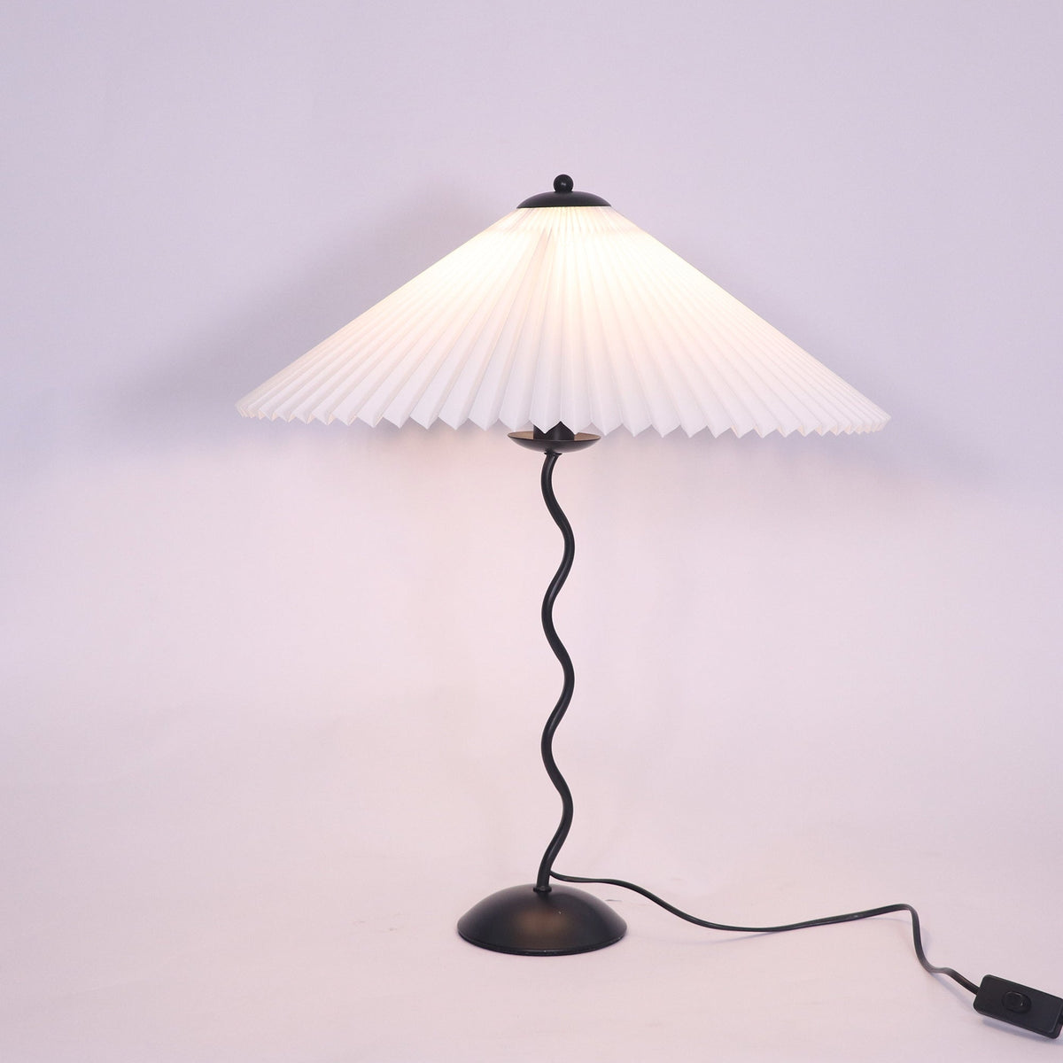 Modern Black Metal Table Lamp – Wavy Pleated Shade