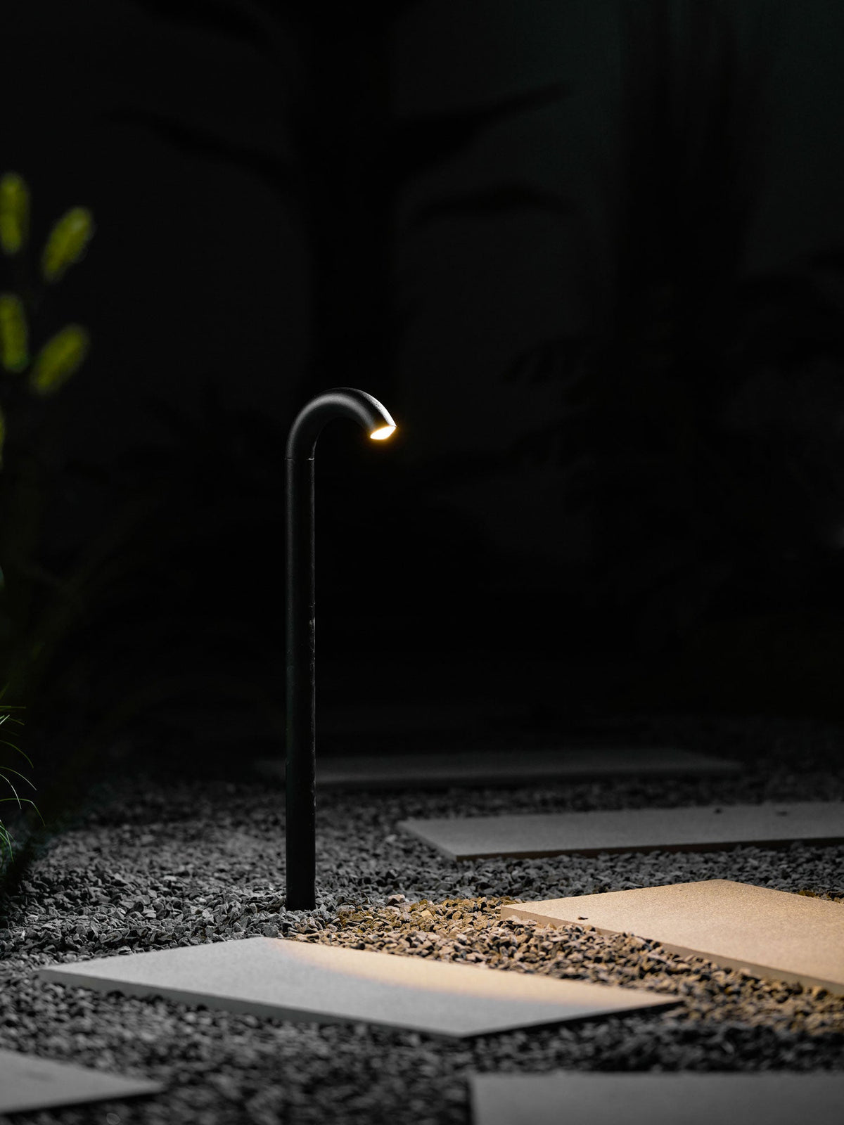 Modern Black Arched Path Light – Walkway Light for Garden