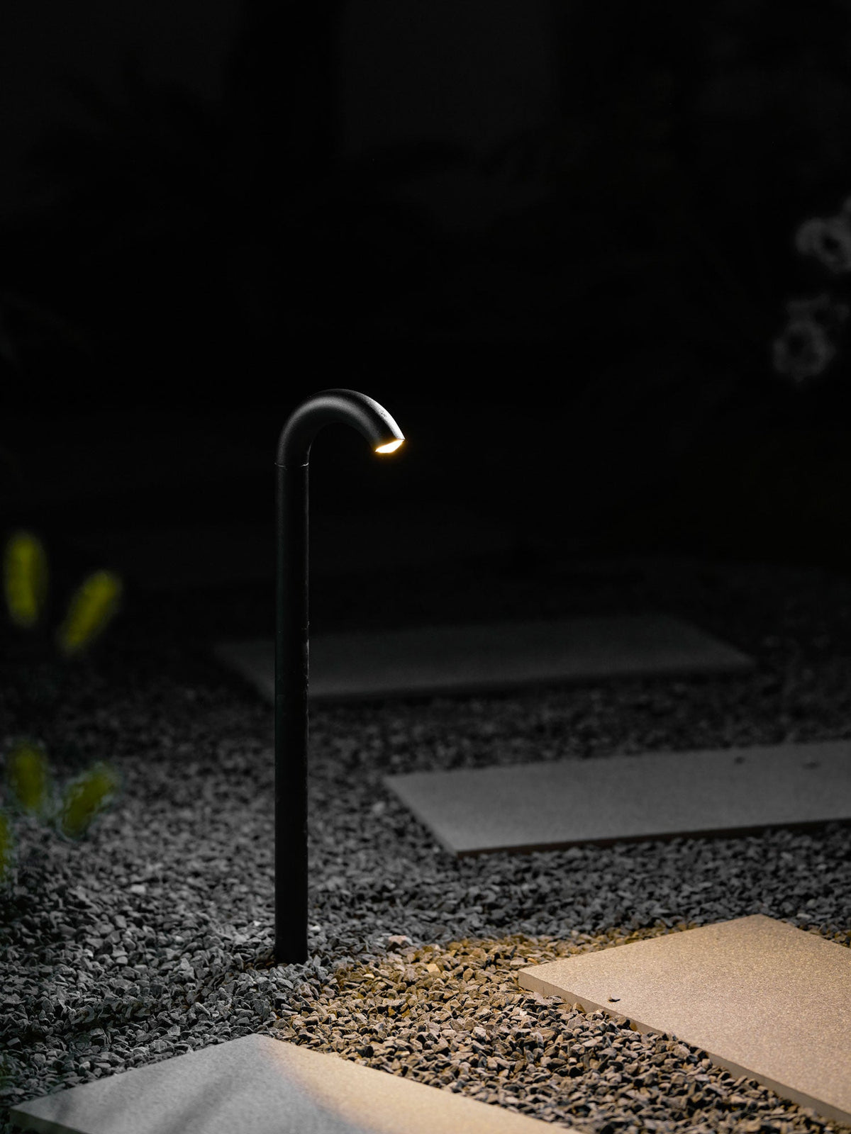 Modern Black Arched Path Light – Walkway Light for Garden