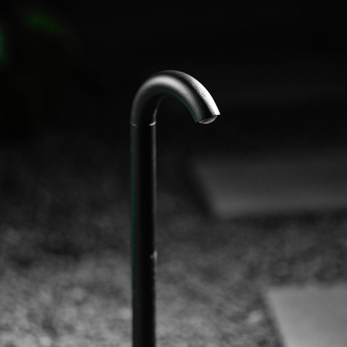 Modern Black Arched Path Light – Walkway Light for Garden