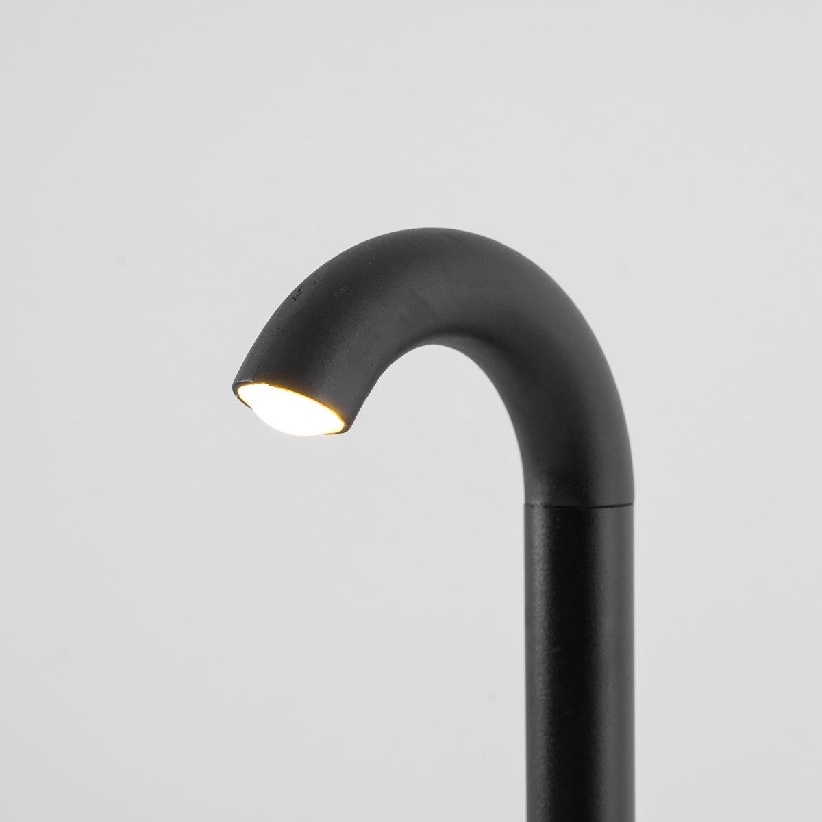 Modern Black Arched Path Light – Walkway Light for Garden