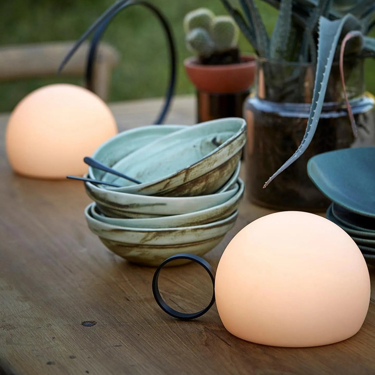Modern Black Dome Table Lamp – Cordless Lamp for Patio