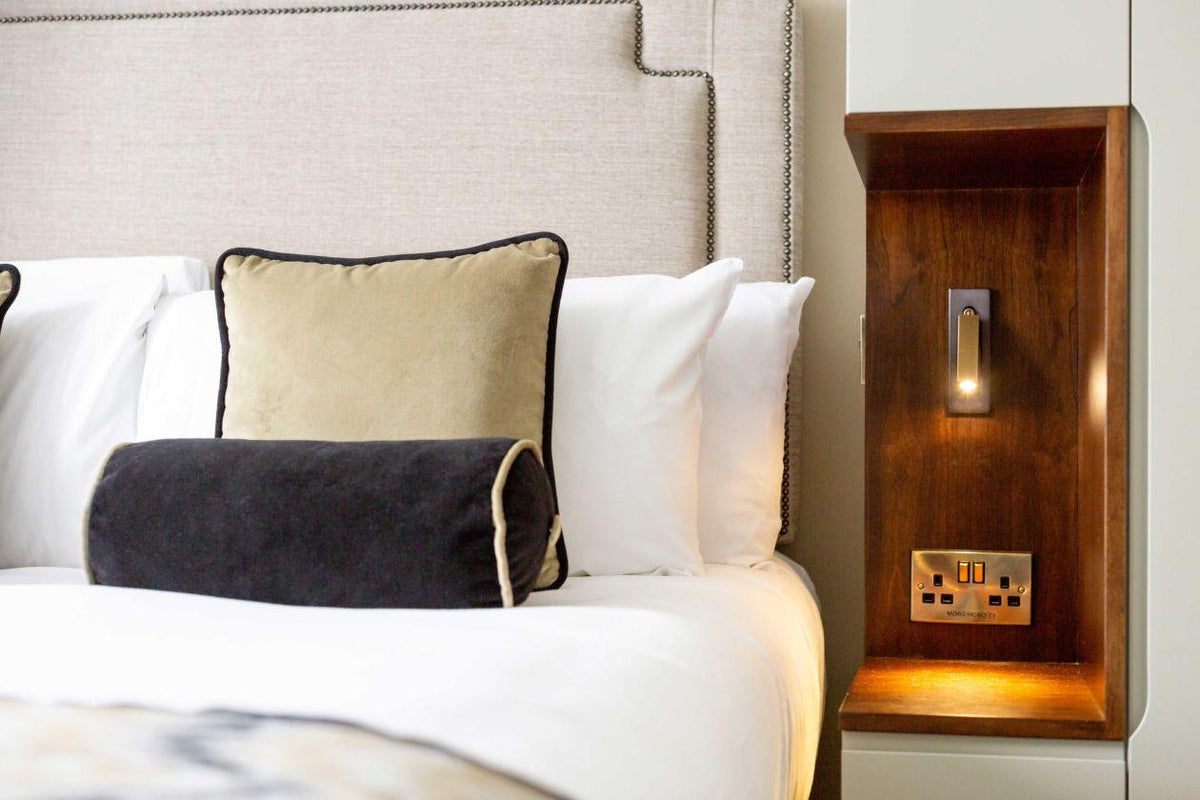 Minimalist Metal Recessed Sconce – Folding Bedside