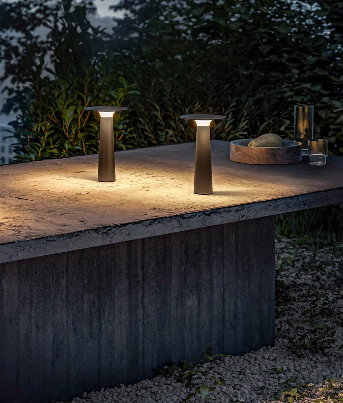 Modern Black Disc Table Lamp – Solar Lamp for Patio
