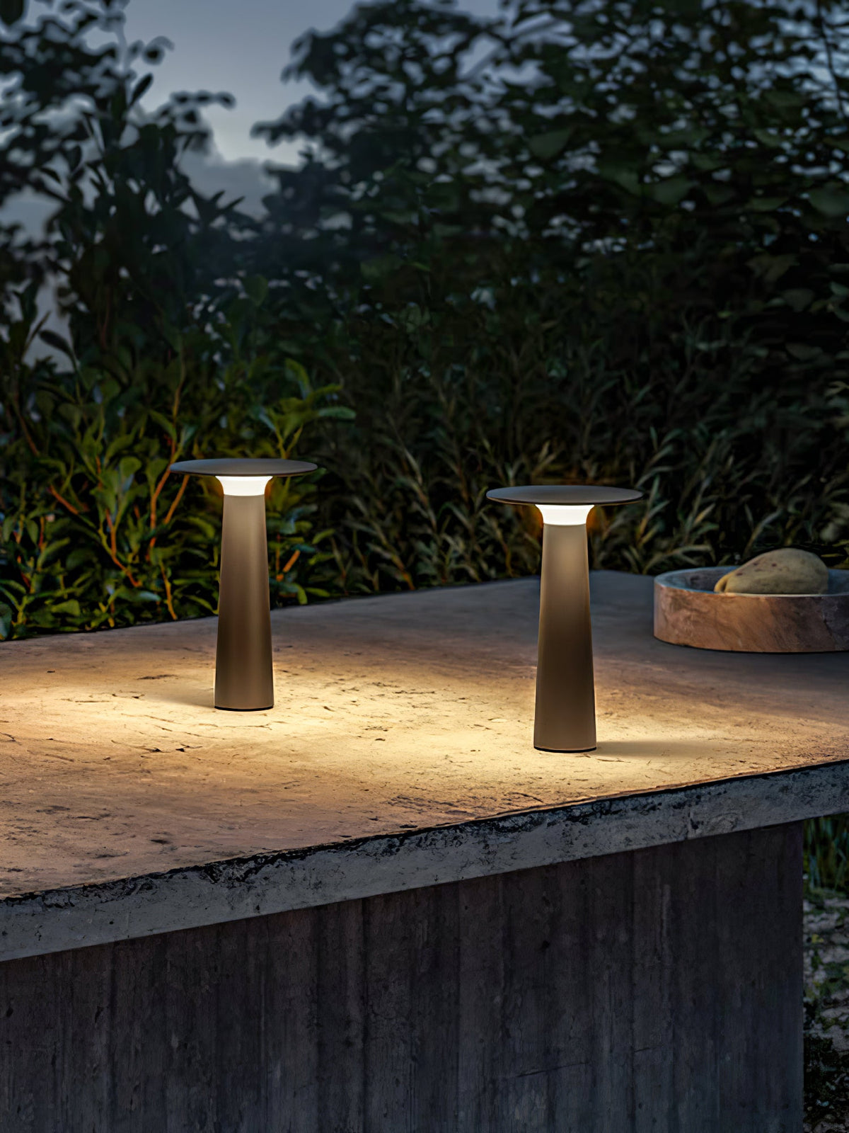 Modern Black Disc Table Lamp – Solar Lamp for Patio
