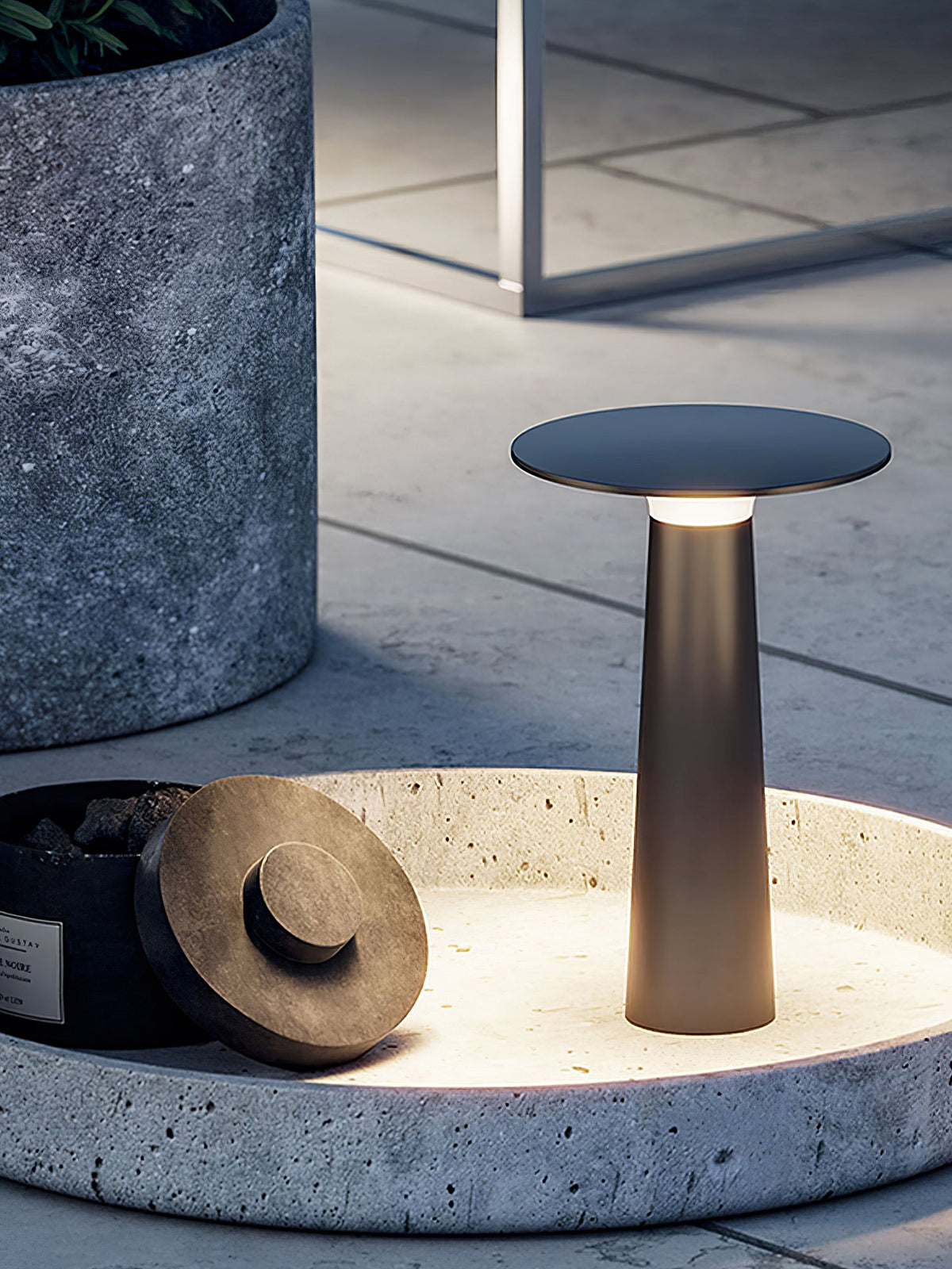 Modern Black Disc Table Lamp – Solar Lamp for Patio