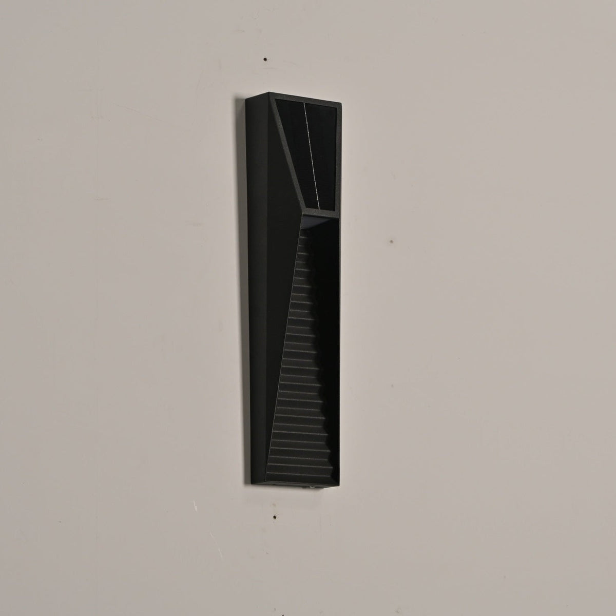 Modern Black Solar Wall Light – Slim Sconce for Fence