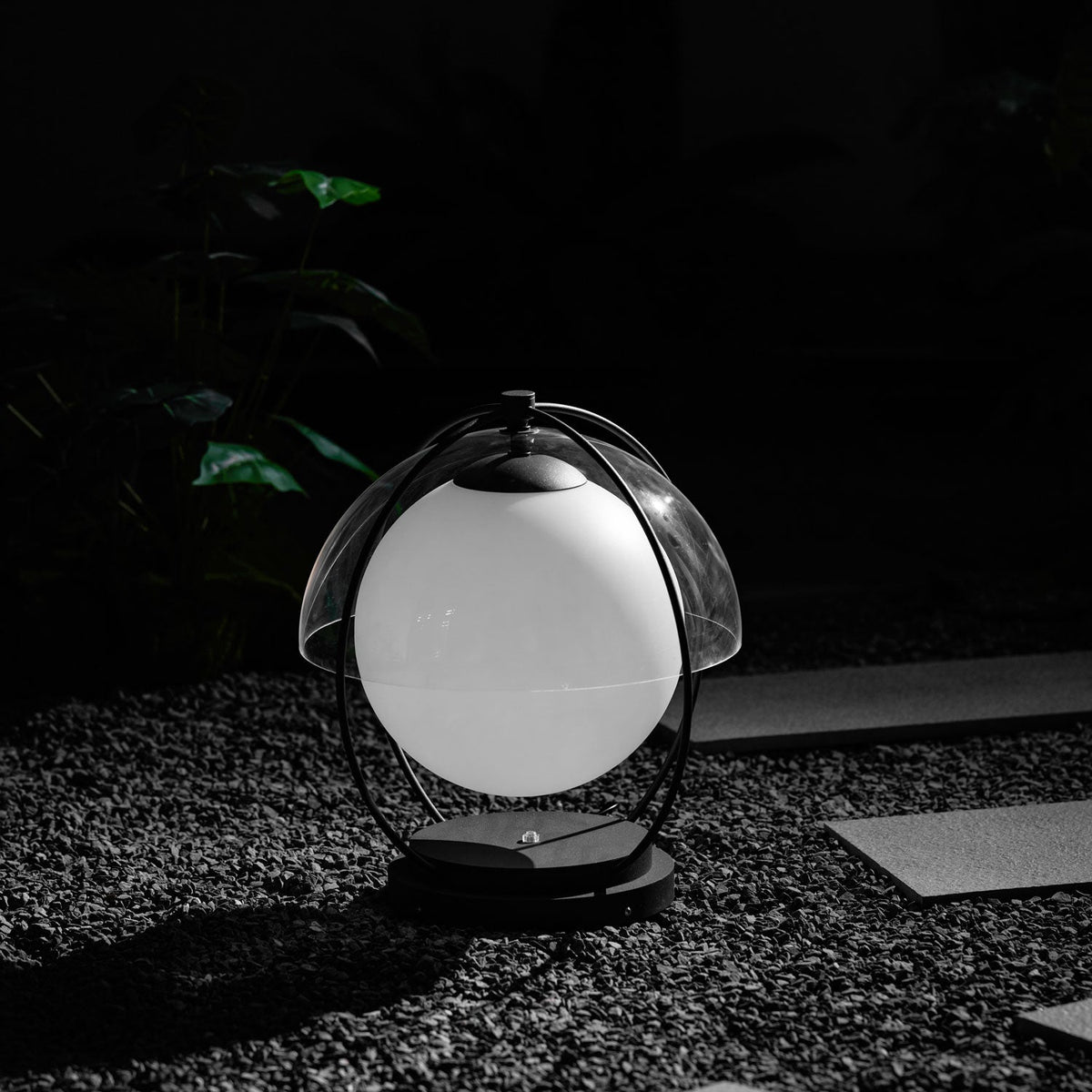 Modern Black Globe Lamp – Open Frame Table Lamp for Patio