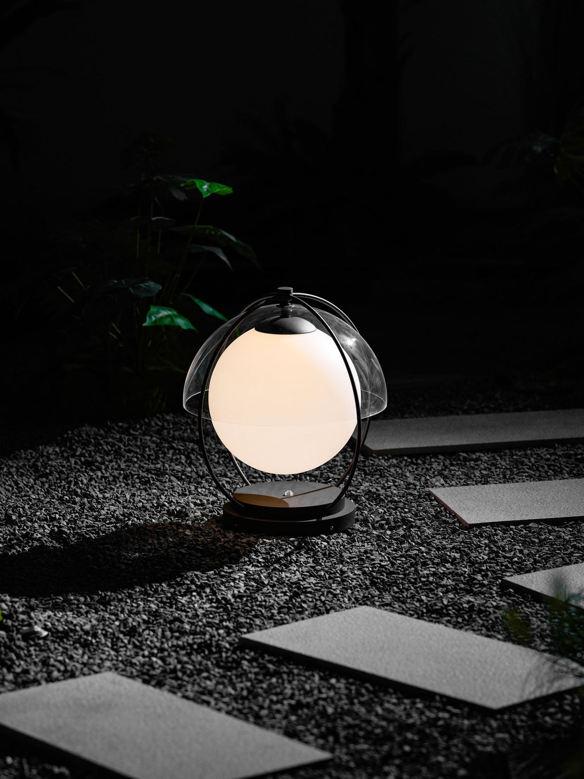 Modern Black Globe Lamp – Open Frame Table Lamp for Patio