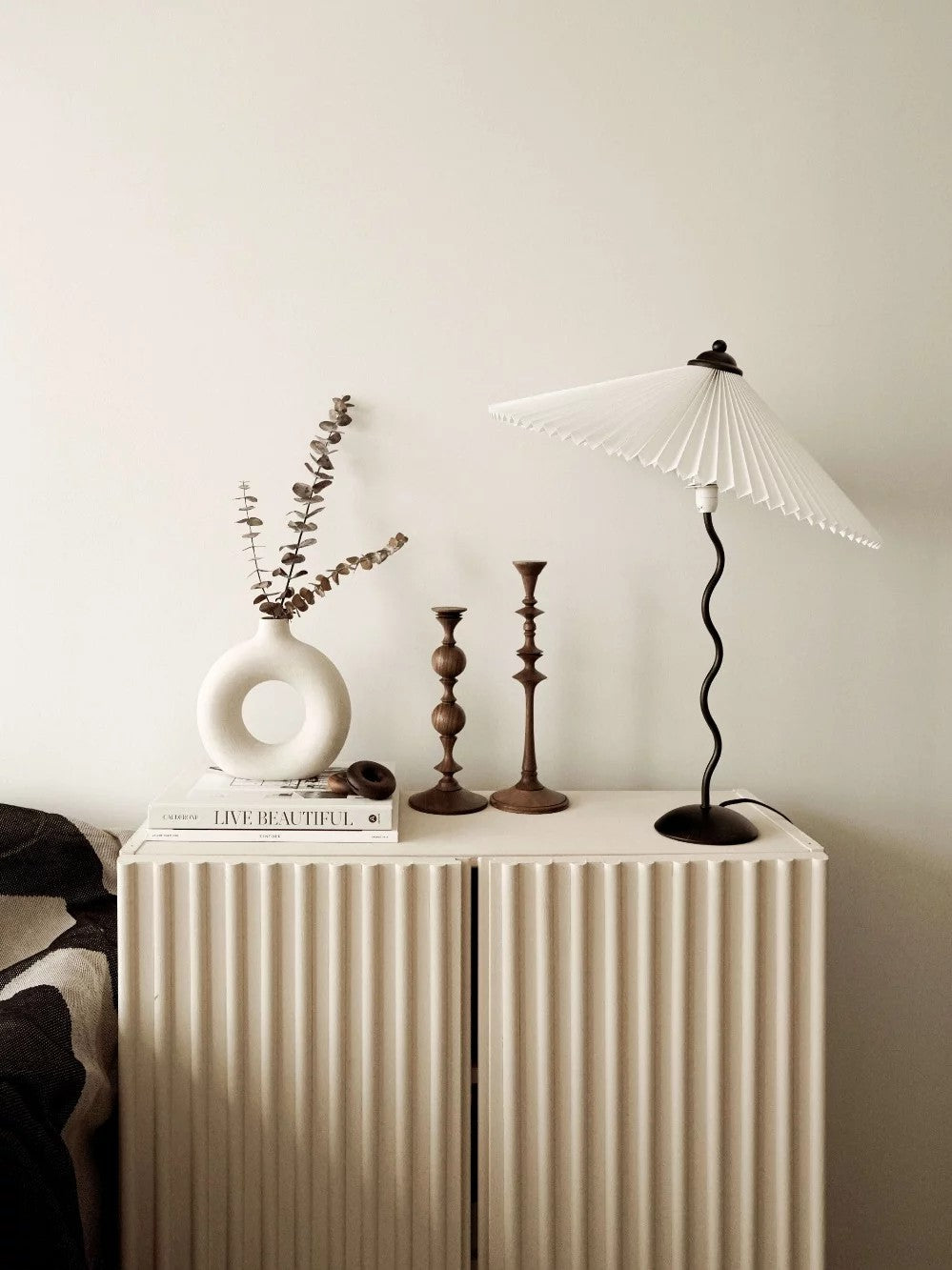 Modern Black Metal Table Lamp – Wavy Pleated Shade