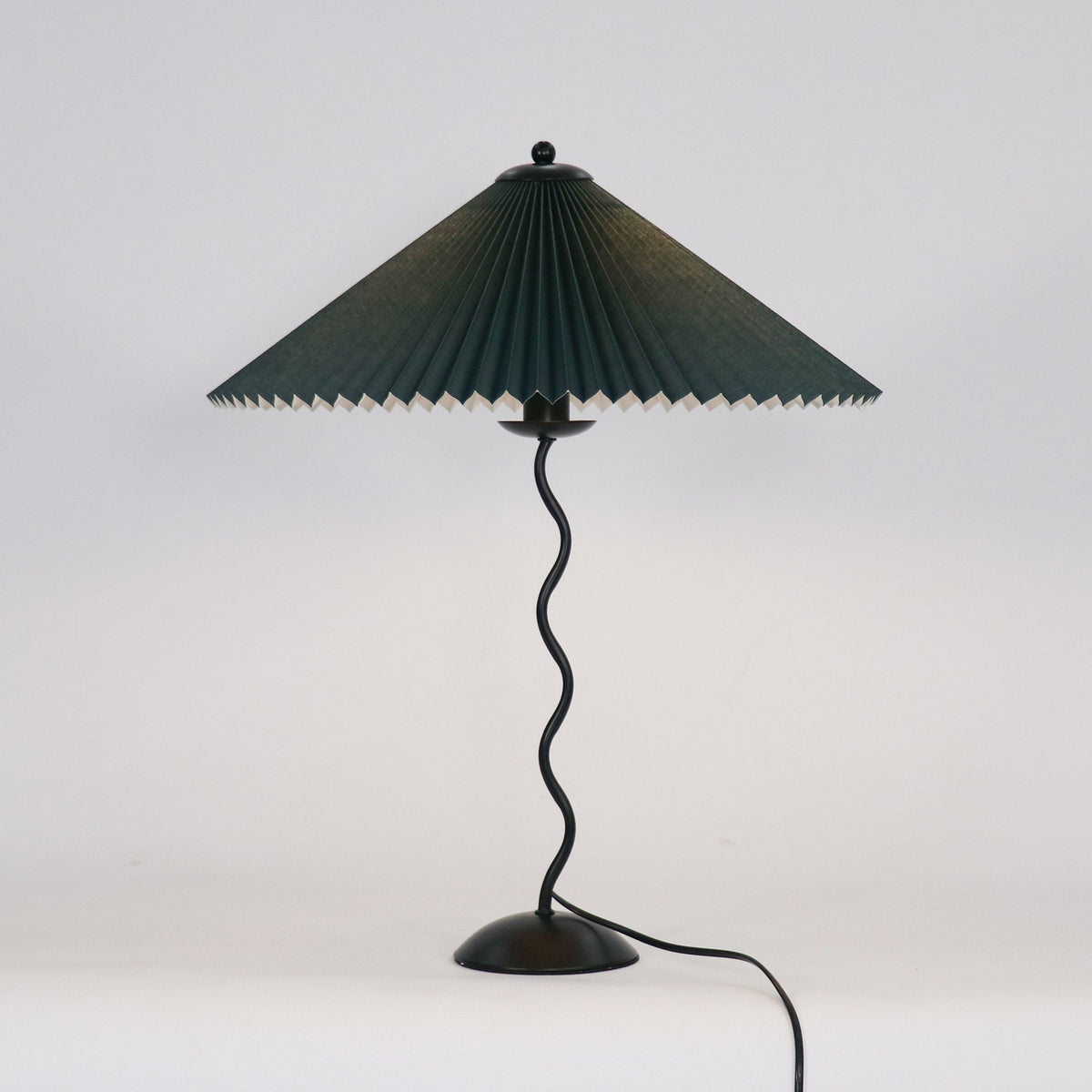 Modern Black Metal Table Lamp – Wavy Pleated Shade