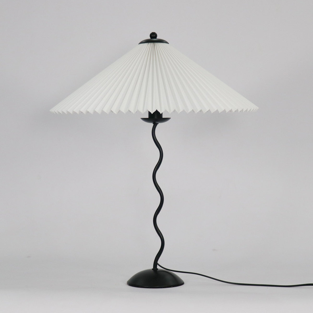 Modern Black Metal Table Lamp – Wavy Pleated Shade