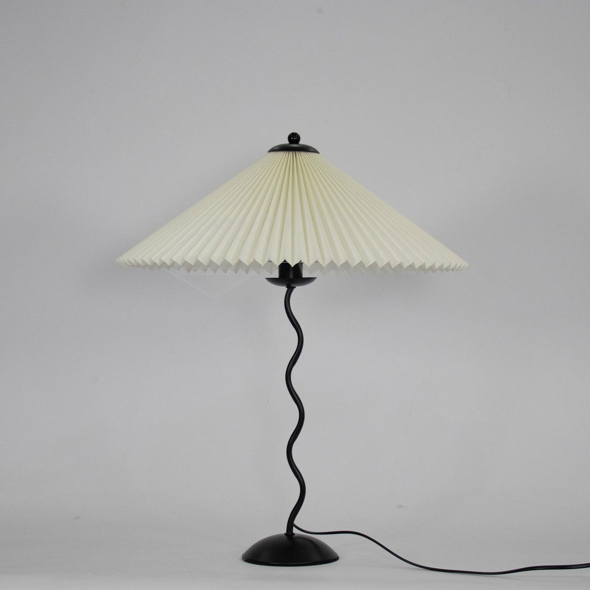Modern Black Metal Table Lamp – Wavy Pleated Shade