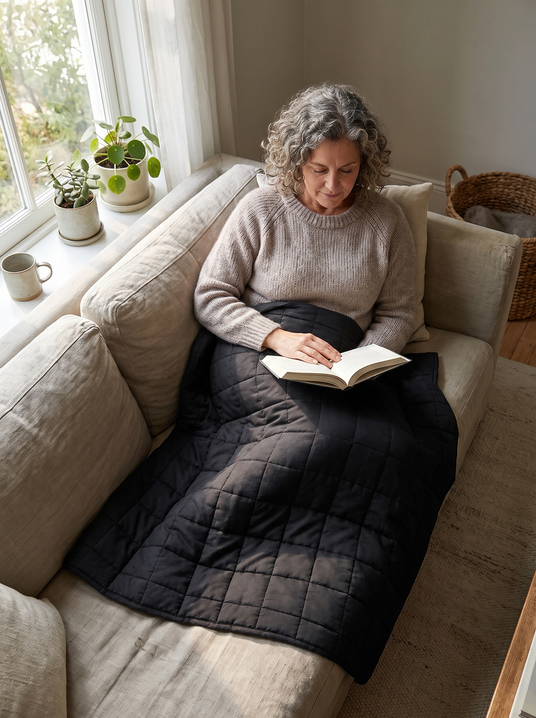 Fenoss Cooling Weighted Blanket lifestyle photo 2: Comfort in Every Season