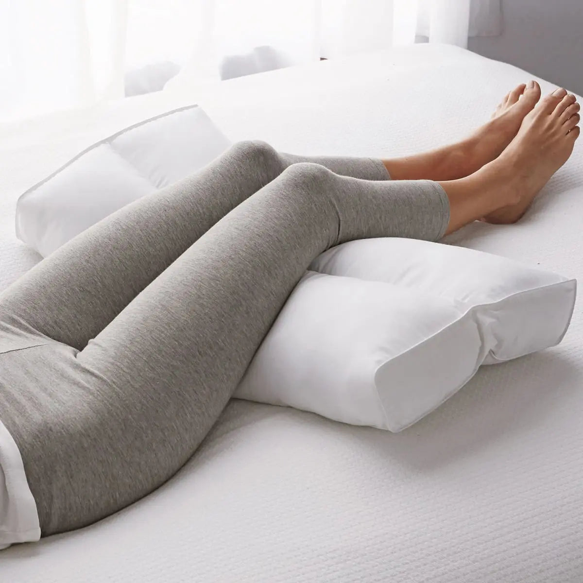 Fenoss® Down-Alternative Fill Supportive Cushion